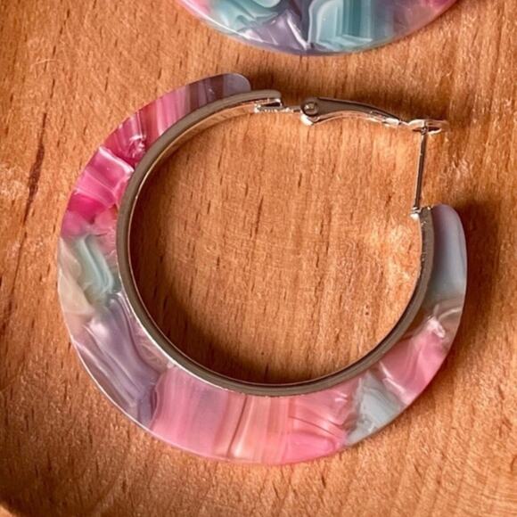 Women's Acrylic Silver Tone Pastel Marbles Hoop Earrings - Picture 4 of 6